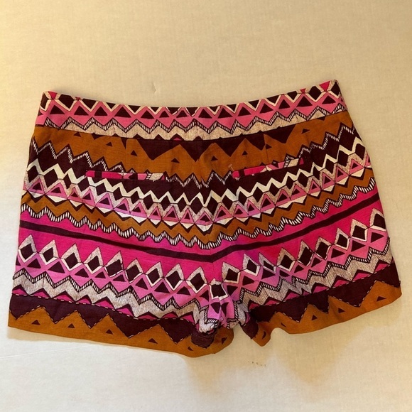 Loft Marisa Fit Pink Aztec print linen& cotton blend shorts Sz-16.    S14 - Picture 3 of 13